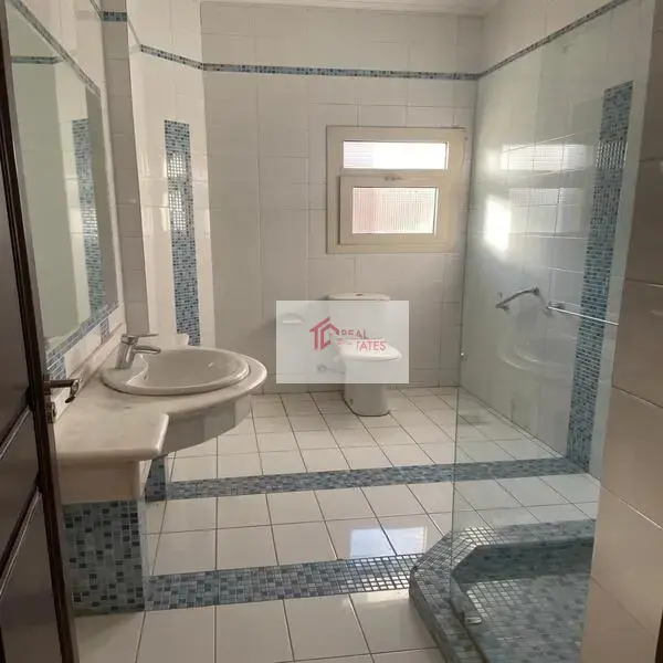 Amplio apartamento en alquiler 4 dormitorios 4 baños semi amueblado West Golf Gharb El Golf New Cairo Tagamoa Egipto