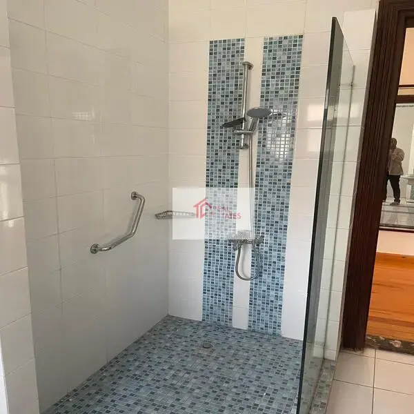 Amplio apartamento en alquiler 4 dormitorios 4 baños semi amueblado West Golf Gharb El Golf New Cairo Tagamoa Egipto